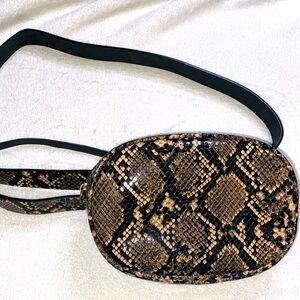Anthropologie faux snakeskin black tan Fanny pack NWOT